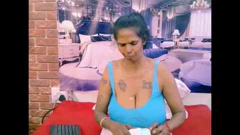 sexyva4u2luv online show from March 2026 06:52:01 PM