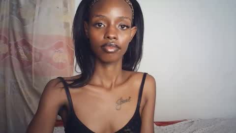 sexyzuriel online show from March 2026 06:25:01 PM