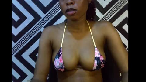 Snapshot of sezy_petite chatting on September 2025 10:48:01 AM Wealth online show from September 2025 10:48:01 AM