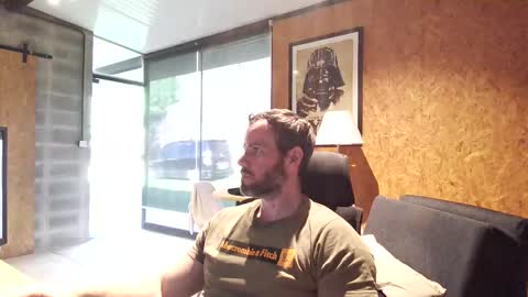 shad0w_hunter online show from April 2026 12:10:01 PM