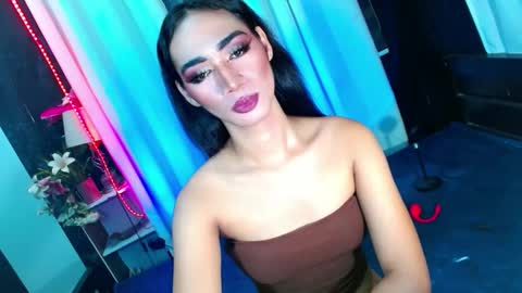 Snapshot of shane_hugexx chatting on December 2024 06:33:01 PM MISS SHANE online show from December 2024 06:33:01 PM
