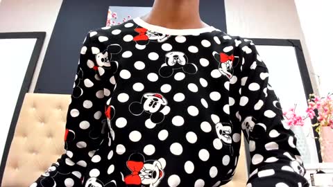 S H A N E L L E   online show from January 2025 01:02:01 PM