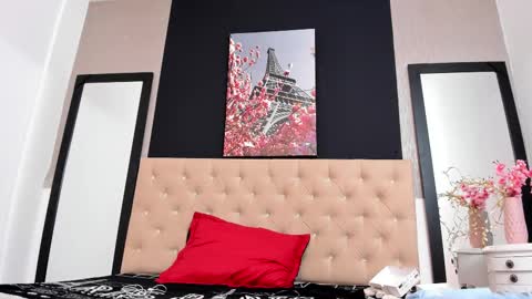 S H A N E L L E   online show from February 2025 05:40:01 PM