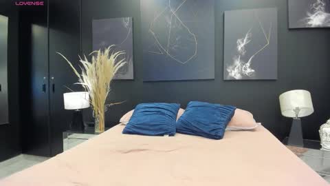 Shanell Moore online show from September 2025 01:05:02 PM