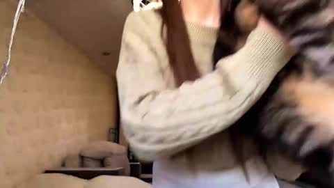 Evi online show from April 2026 06:31:01 AM