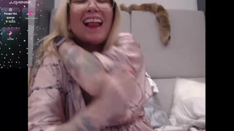 Shannon07 online show from October 2025 04:01:01 AM