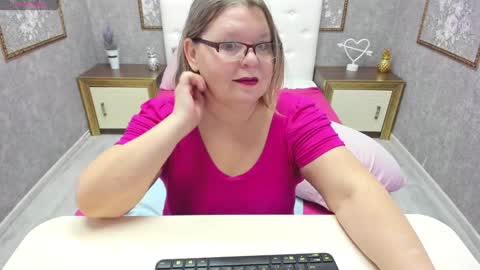 Snapshot of shannonshine chatting on December 2024 08:45:02 AM Shannon online show from December 2024 08:45:02 AM