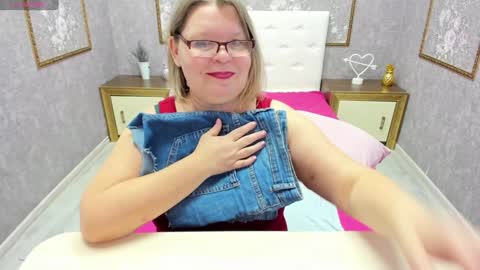 Snapshot of shannonshine chatting on December 2024 08:08:02 AM Shannon online show from December 2024 08:08:02 AM