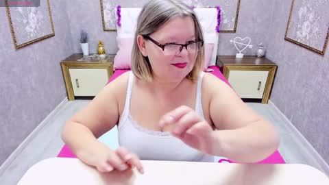 Snapshot of shannonshine chatting on January 2025 11:43:02 AM Shannon online show from January 2025 11:43:02 AM
