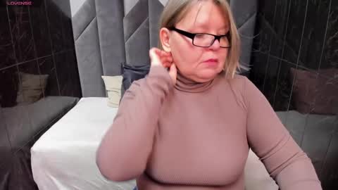 Snapshot of shannonshine chatting on February 2025 07:45:02 PM Shannon online show from February 2025 07:45:02 PM