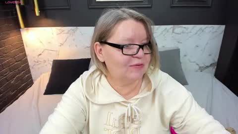 Snapshot of shannonshine chatting on March 2025 05:14:02 AM Shannon online show from March 2025 05:14:02 AM