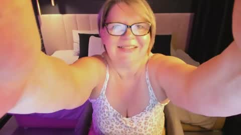 Snapshot of shannonshine chatting on May 2026 05:02:02 AM Shannon online show from May 2026 05:02:02 AM