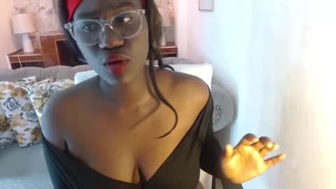 Snapshot of shanntall_tk chatting on February 2025 03:42:02 PM shanntall_tk online show from February 2025 03:42:02 PM