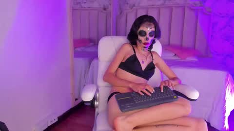 Snapshot of shantal_thompson21 chatting on October 2025 04:56:02 AM Shantal online show from October 2025 04:56:02 AM