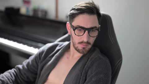 frenchy boy online show from November 2025 09:42:02 AM