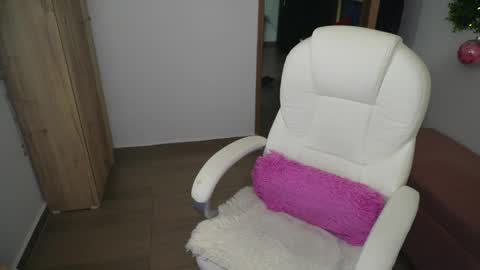 Lau online show from April 2026 06:16:01 PM