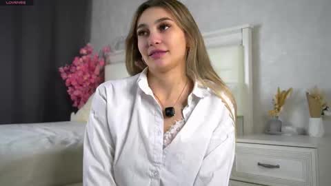 Ellysa and Mila online show from February 2026 11:39:01 AM