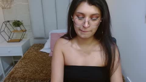 Sharllote online show from April 2026 08:42:02 PM