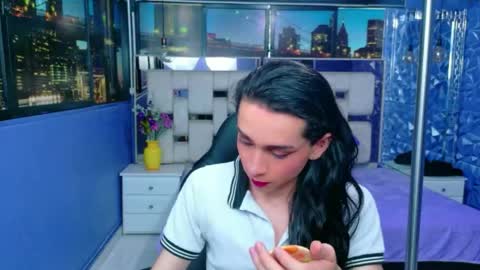 Sharlond online show from April 2026 01:05:01 PM