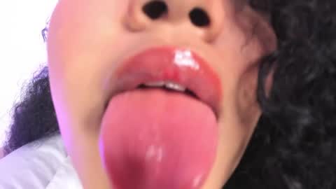 Sharlot online show from April 2026 03:43:01 PM