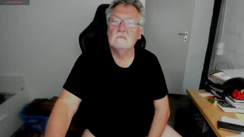 Snapshot of sharlots_pet chatting on May 2026 01:27:01 PM sharlots_pet online show from May 2026 01:27:01 PM