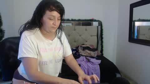 Snapshot of sharlotte__jones chatting on December 2024 10:51:01 PM Sara online show from December 2024 10:51:01 PM