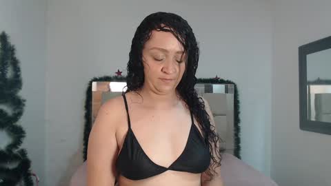 Snapshot of sharlotte__jones chatting on December 2024 03:37:02 PM Sara online show from December 2024 03:37:02 PM