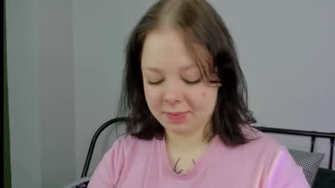 Snapshot of sharon_coxxx chatting on May 2026 05:25:02 AM Sharon online show from May 2026 05:25:02 AM
