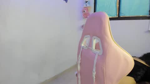 loraine online show from November 2025 09:26:02 PM