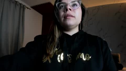 SASHA BLOOM online show from September 2025 02:22:02 AM