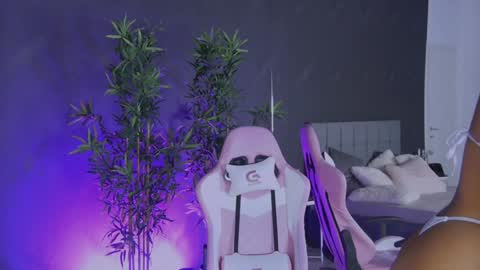 Snapshot of shayblonde chatting on December 2024 08:40:02 PM shayblonde online show from December 2024 08:40:02 PM