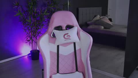 Snapshot of shayblonde chatting on December 2024 11:45:02 PM shayblonde online show from December 2024 11:45:02 PM