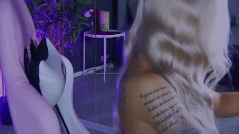 Snapshot of shayblonde chatting on December 2024 11:25:01 PM shayblonde online show from December 2024 11:25:01 PM