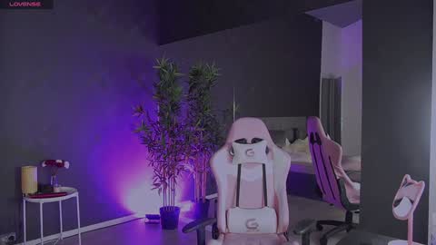 Snapshot of shayblonde chatting on December 2024 12:22:01 AM shayblonde online show from December 2024 12:22:01 AM