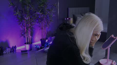 Snapshot of shayblonde chatting on February 2025 08:03:01 PM shayblonde online show from February 2025 08:03:01 PM