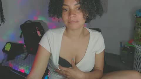 Snapshot of shayna_cute chatting on June 2026 02:32:02 AM Shayna online show from June 2026 02:32:02 AM