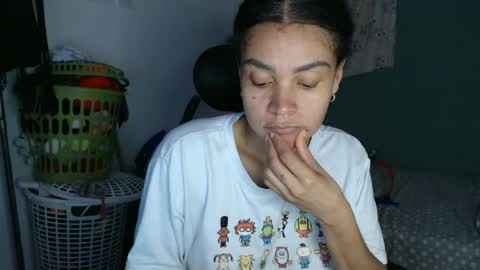 Snapshot of shayna_cute chatting on June 2026 02:17:01 AM Shayna online show from June 2026 02:17:01 AM