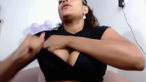 Snapshot of sheilamakano70 chatting on January 2025 03:19:02 AM Sheila Makano online show from January 2025 03:19:02 AM