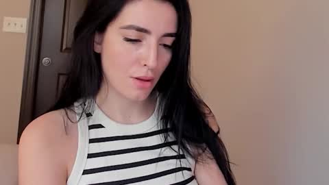 Snapshot of sheisallthat chatting on November 2025 09:37:01 PM sheisallthat online show from November 2025 09:37:01 PM