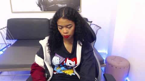 Shenna online show from December 2024 01:21:01 PM