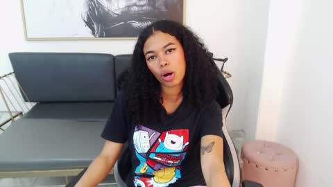 Shenna online show from December 2024 05:12:01 PM