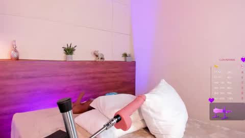 Sheryl Rose  online show from October 2025 01:37:01 AM