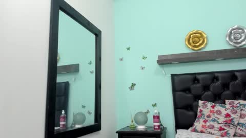 sheryn_brown1 online show from October 2025 12:03:02 PM