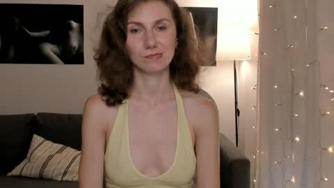 Snapshot of shesleepsnaked chatting on June 2026 05:56:02 PM shesleepsnaked online show from June 2026 05:56:02 PM