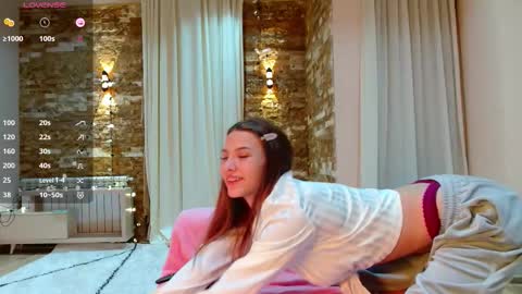 Snapshot of shinechanel chatting on September 2025 05:47:02 PM ShineChanel online show from September 2025 05:47:02 PM