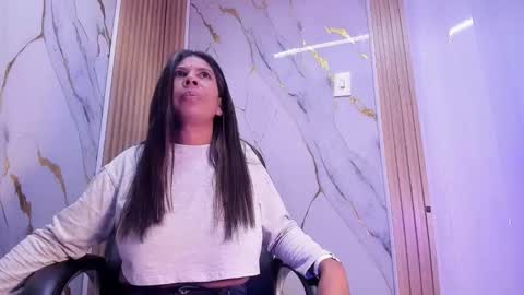 ShineFoxx online show from April 2026 09:04:01 PM