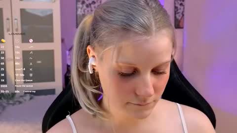 help me reach my first 25 thumbs up online show from November 2025 09:57:02 PM