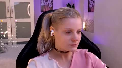 help me reach my first 25 thumbs up online show from November 2025 09:07:01 PM