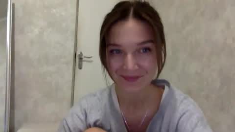 Jesica online show from October 2025 09:10:02 PM