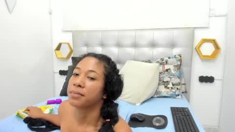 Snapshot of shira_sexylove chatting on January 2025 02:38:02 AM shira_sexylove online show from January 2025 02:38:02 AM
